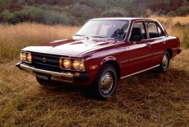 Toyota Corona – pierwszy samochód z elektronicznym panelem informacyjnym -1973